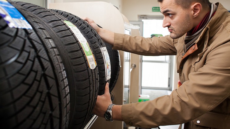 Opony klasy budżetowej są nawet dwa razy tańsze niż opony klasy premium (ale nie jest to sztywną regułą!)