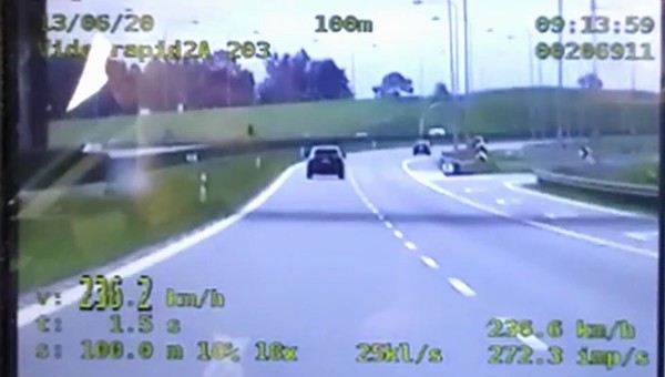 236 km/h Bentleyem i mandat płatny gotówką