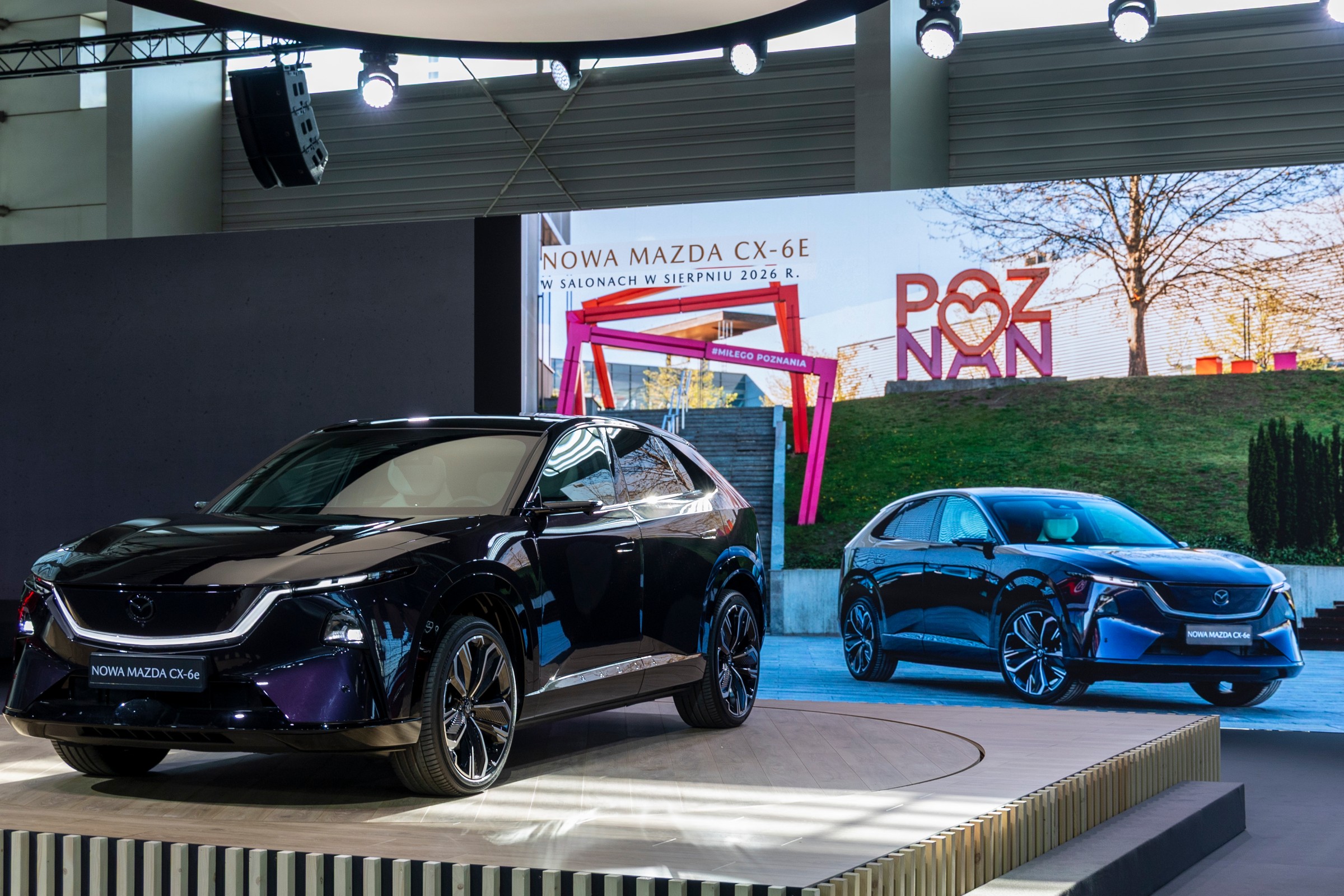 Czy nowa Mazda CX-6e to chiński Changan z innym znaczkiem? Sprawdziłem to na targach w Poznaniu