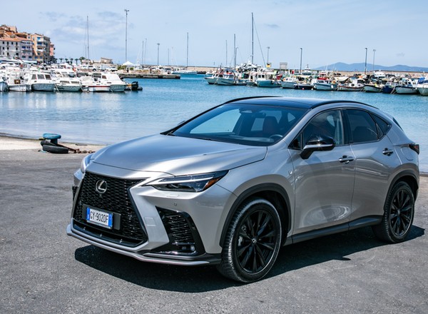 Lexus ogłosił wyprzedaż rocznika. Nowe ceny mają nie tylko hybrydowe SUV-y