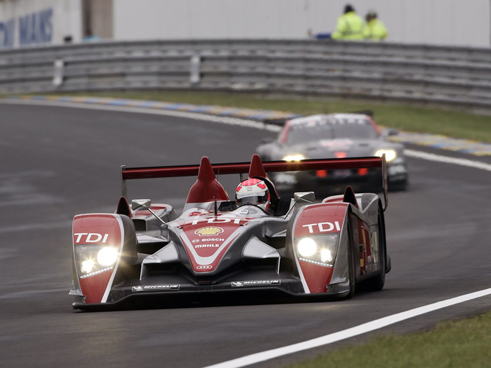 24 godziny Le Mans 2008: niespodziewana porażka Peugeota (fotogaleria)