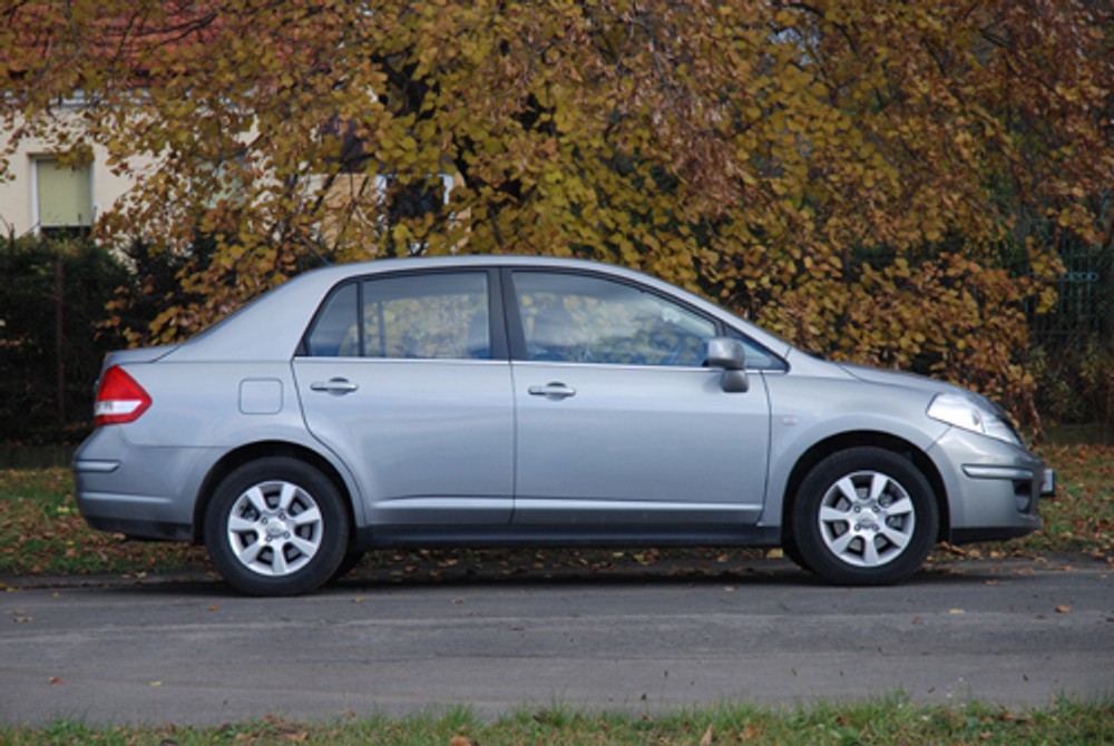 Fiat Linea, Toyota Corolla, Nissan Tiida - Nowi wśród sedanów