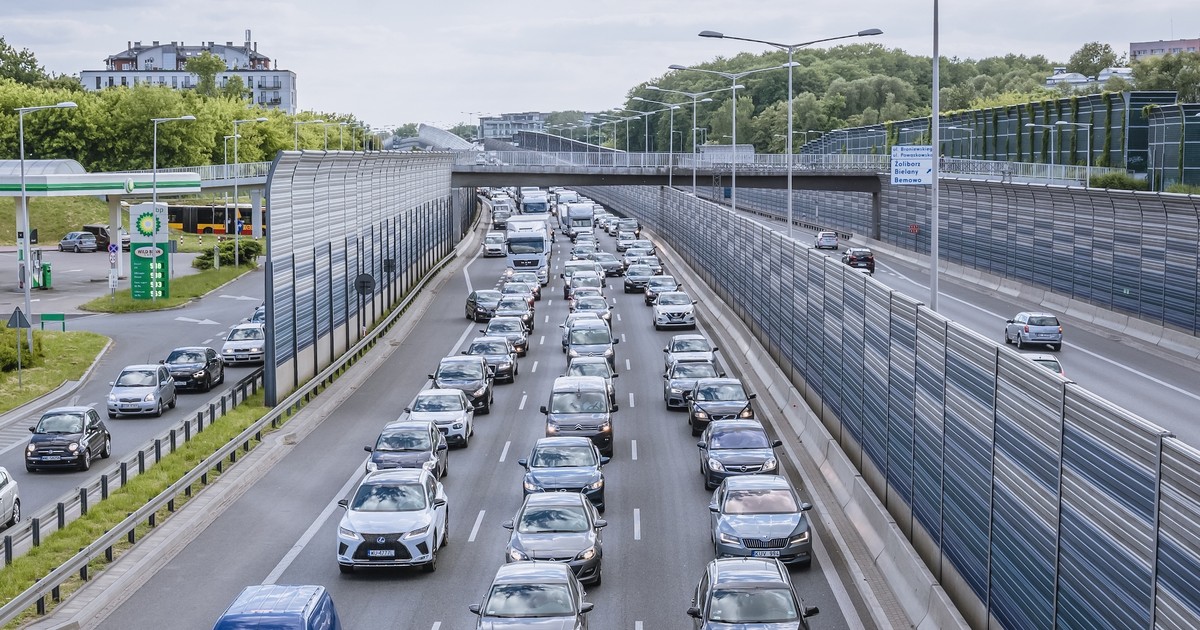 Wiemy, ile pojazdów jest w Polsce i jak dużo z nich nie ma OC i badań technicznych