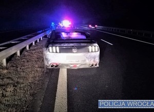 Zostawił Mustanga na środku ekspresówki, bo skończyło mu się paliwo