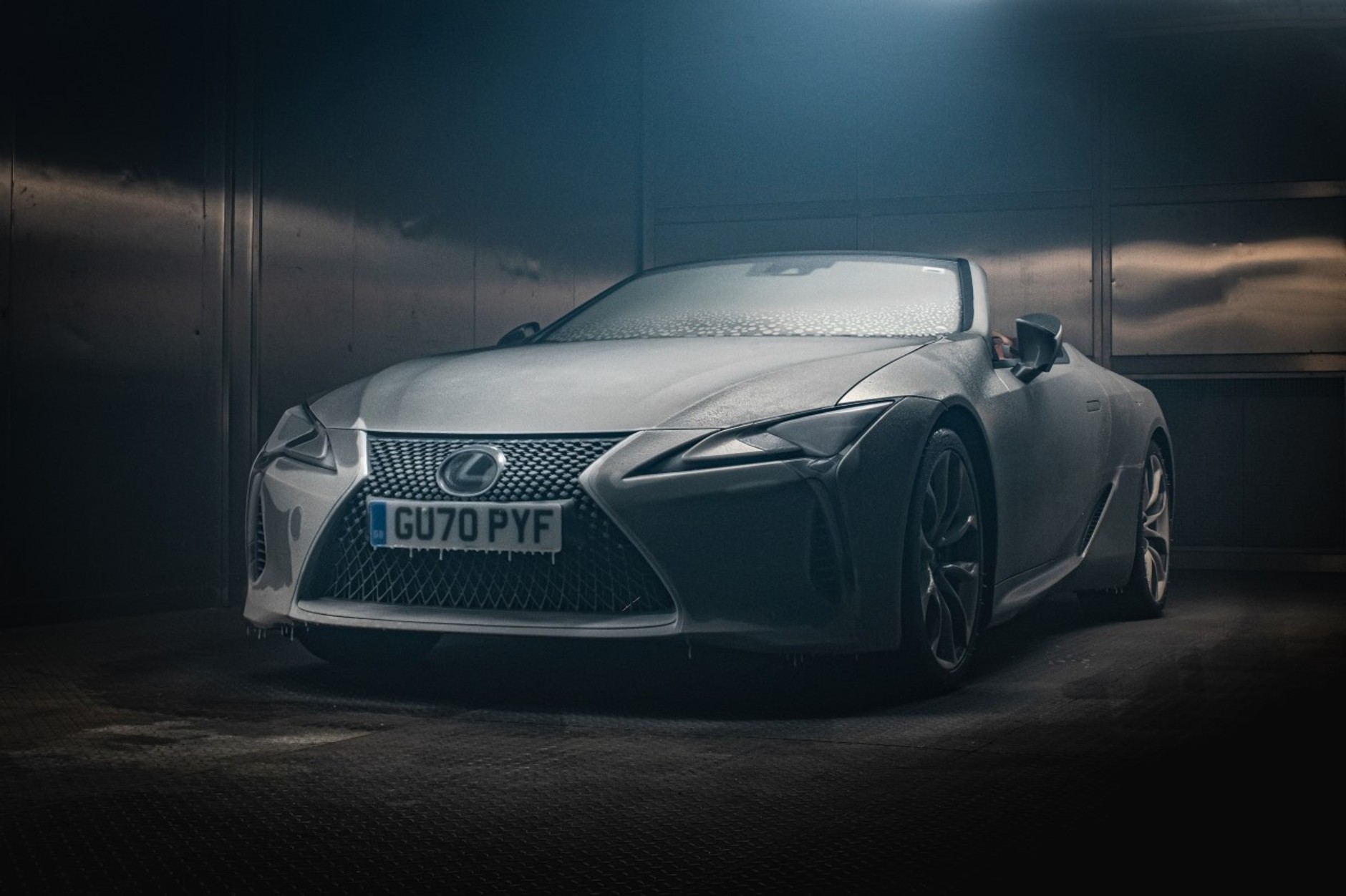 Lexus LC 500 Convertible testowany w zamrażarce