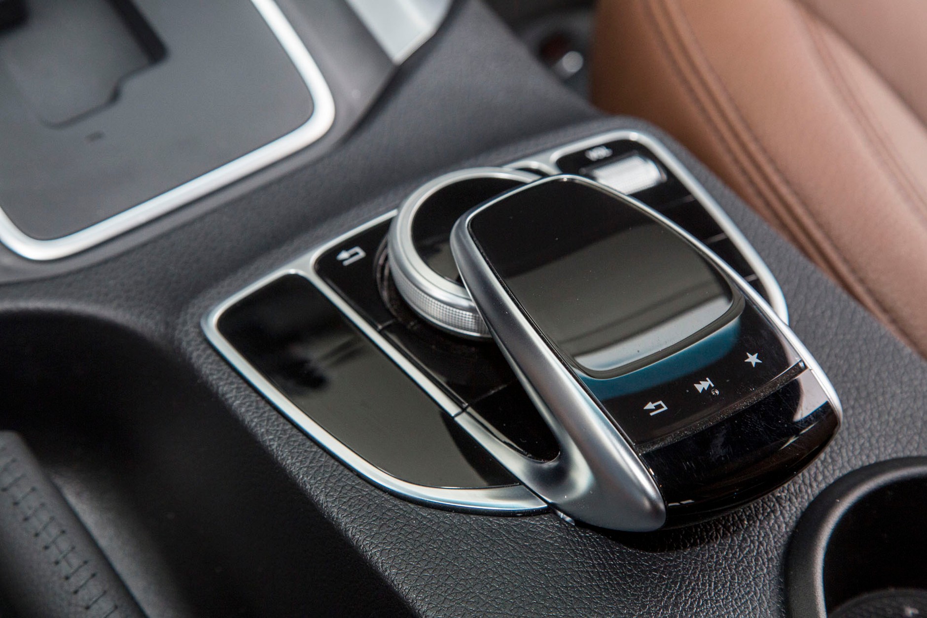 Mercedes X 250 d 4Matic - Nissan posmarowany Mercedesem