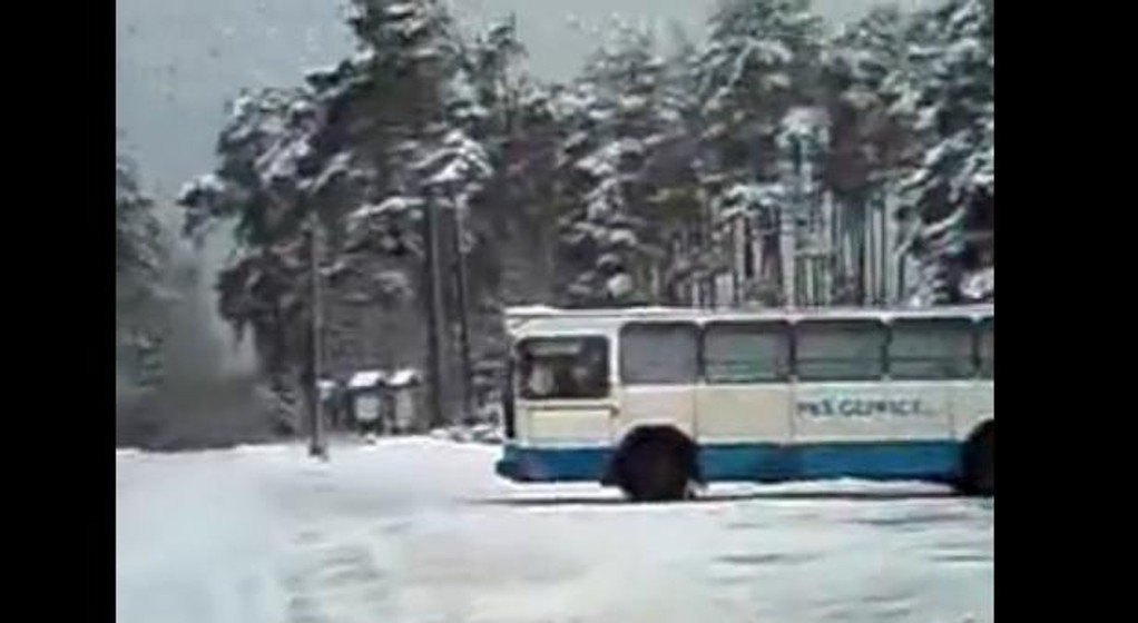 Drift busem szkolnym