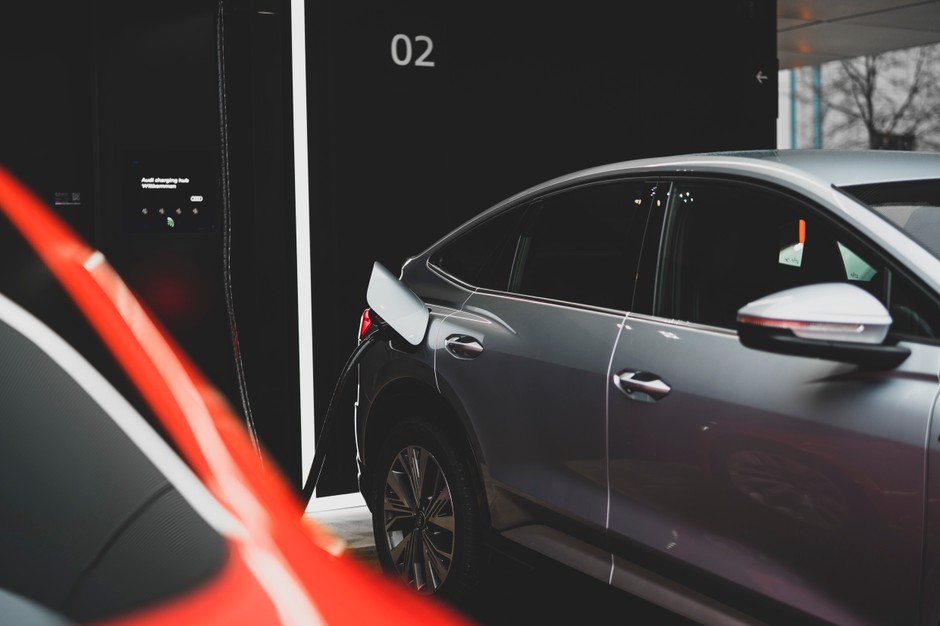Audi charging hub