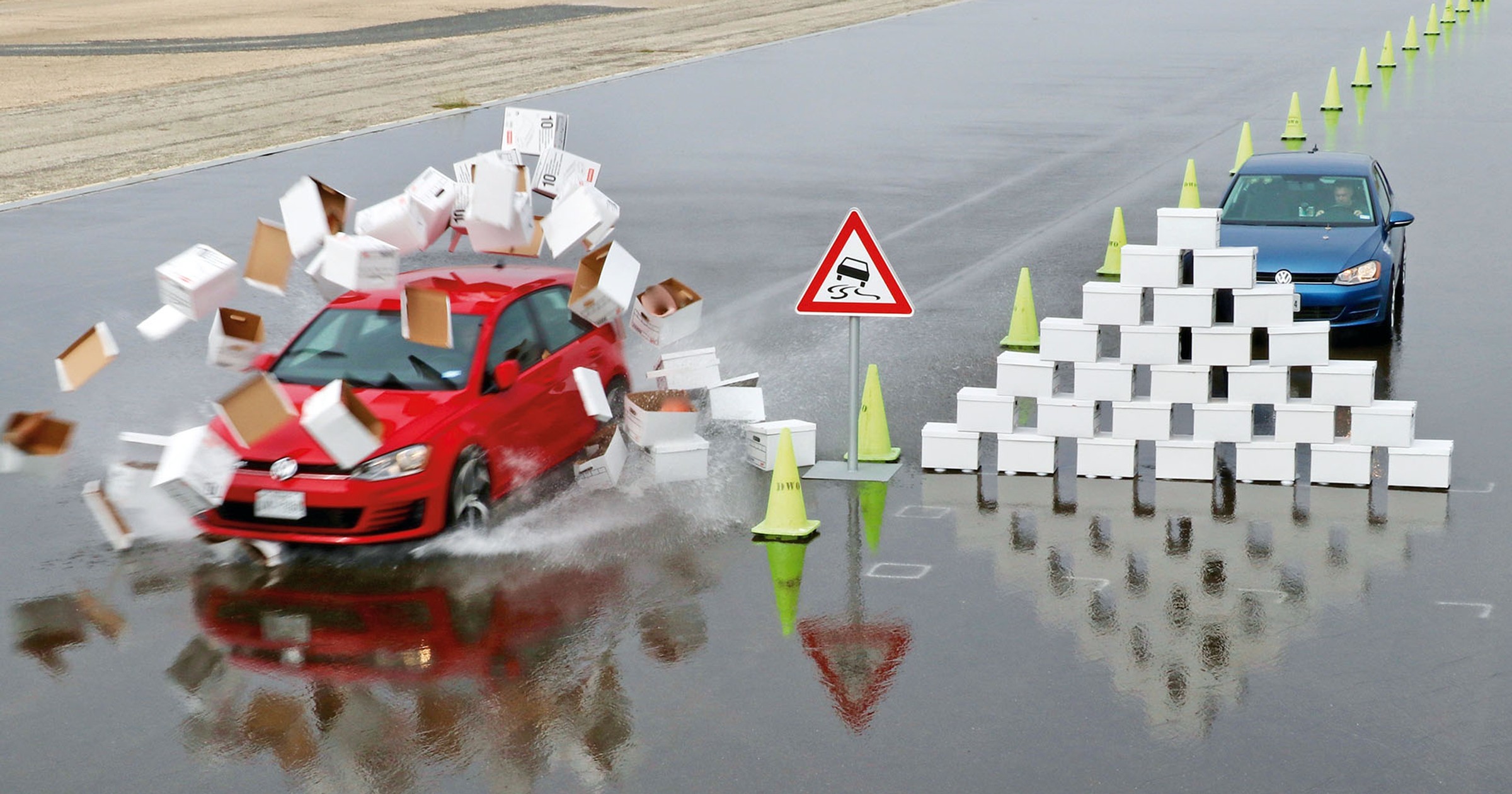 Awaryjne hamowanie na mokrej nawierzchni z prędkości 120 km/h: czerwony Golf ze zużytymi oponami potrzebował o ponad 100 m więcej, by się zatrzymać.