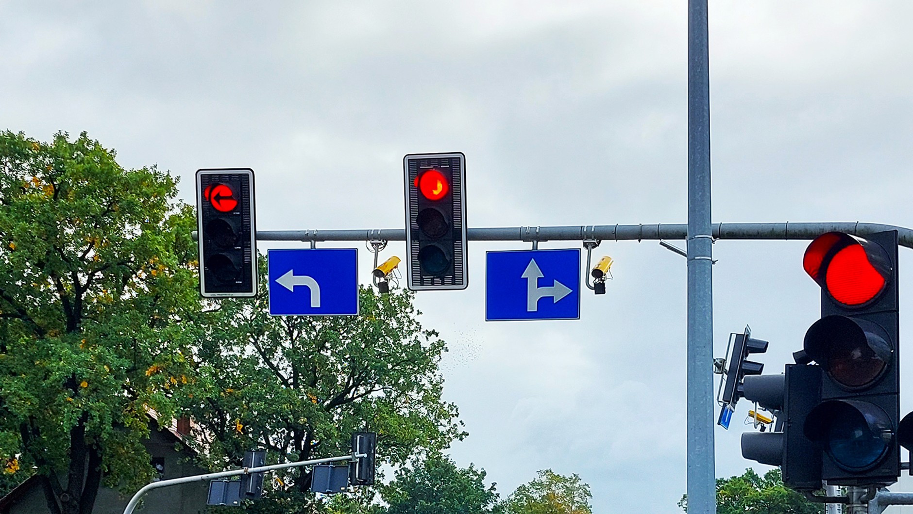 System kontroli przejazdów na czerwionym świetle