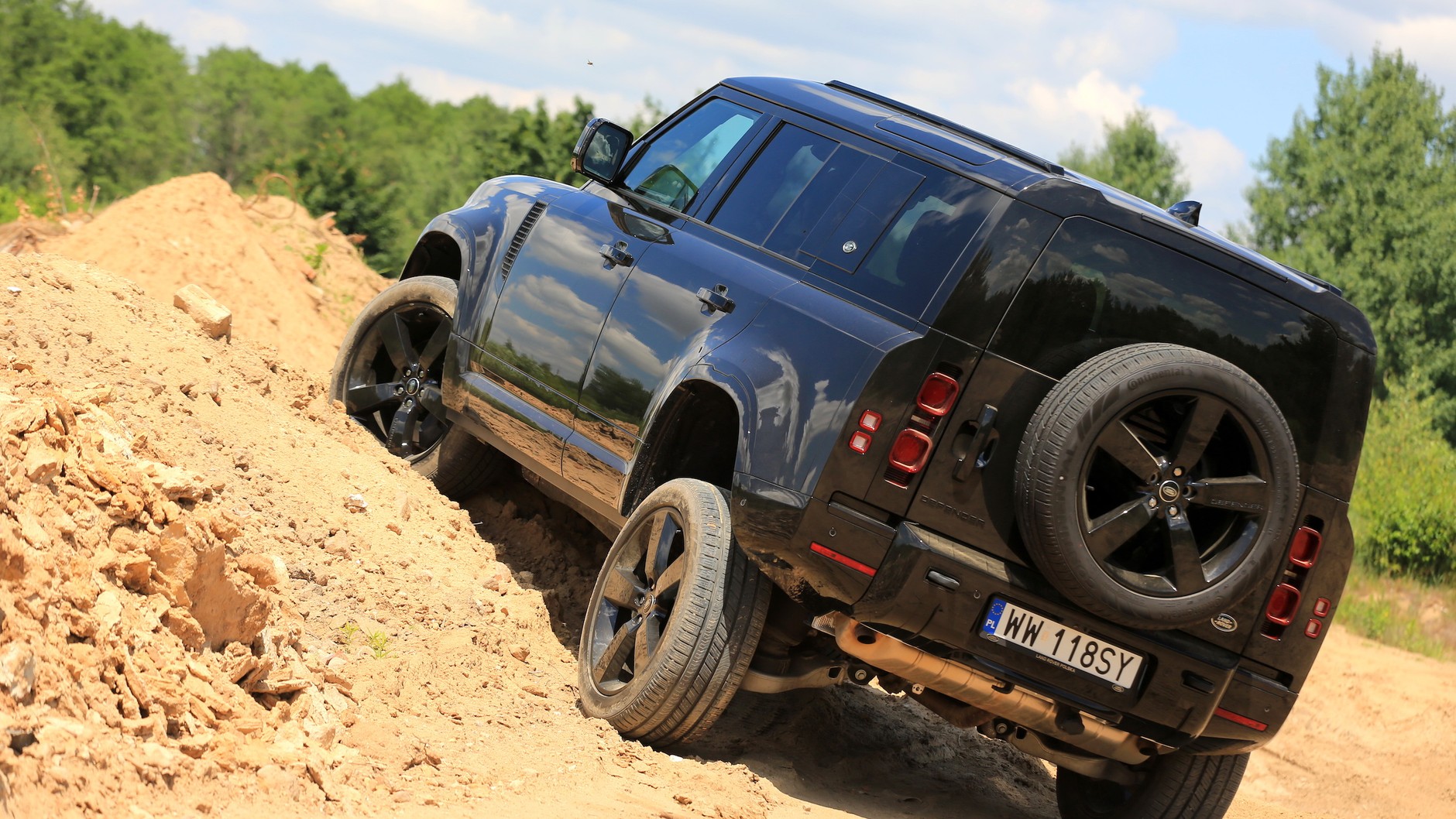 Land Rover Defender 110