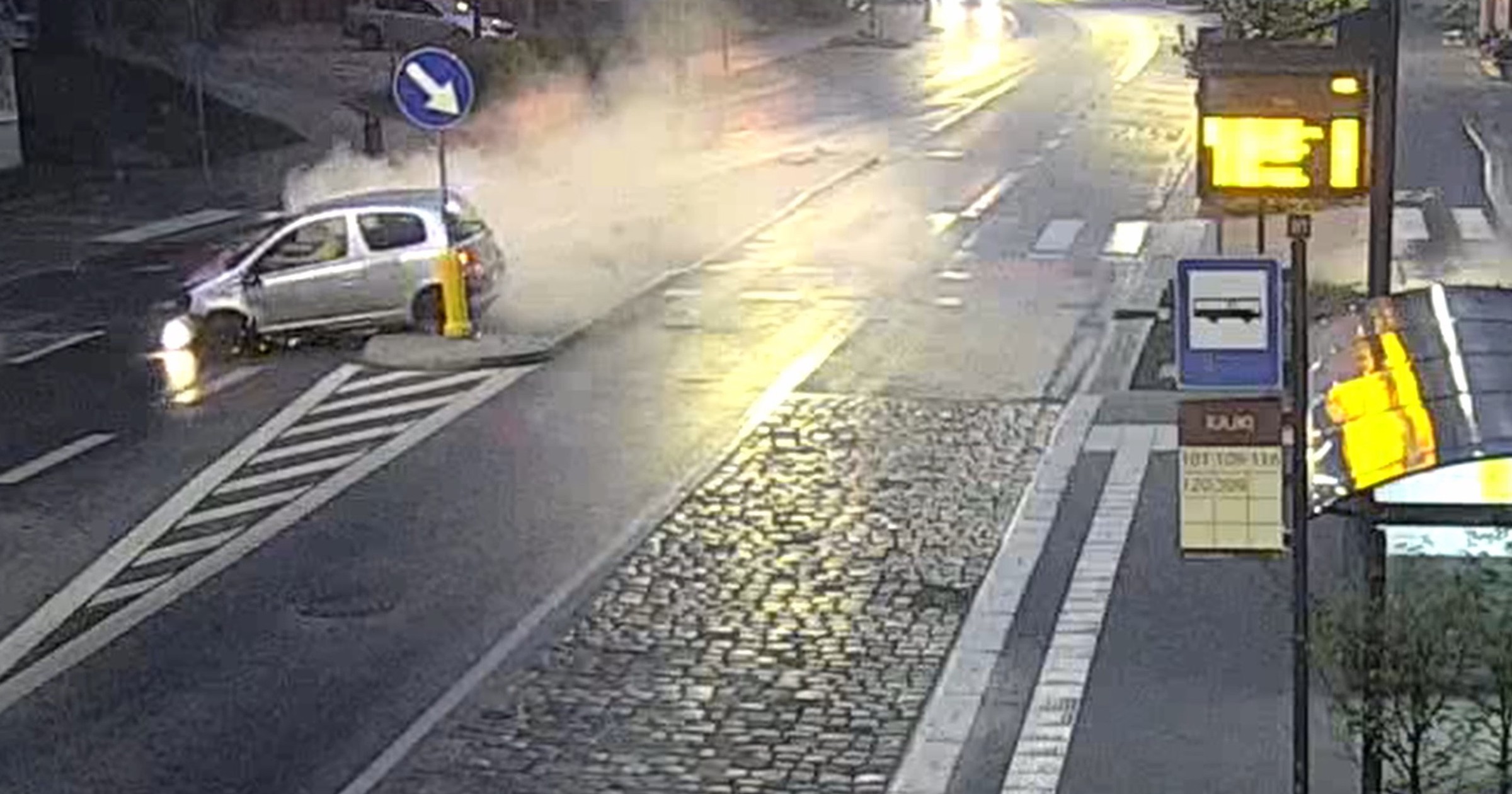 Uciekał po kolizji. Podczas ucieczki rozbił się drugi raz pod komendą policji