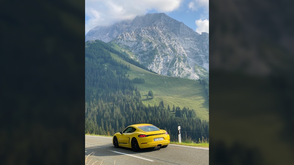 Porsche 718 Cayman T (982c, 2022 r.) – podróż w Alpy