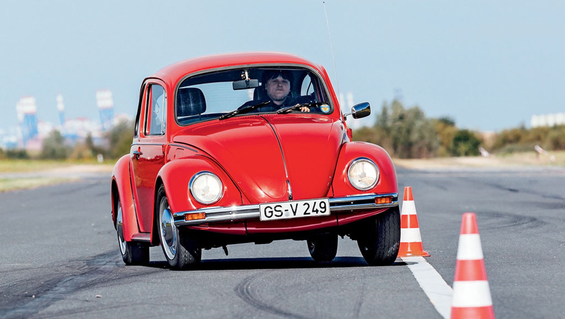 Gdy Mini i Renault 4 zadebiutowały, on już uchodził za klasyka. Był też jeszcze produko-wany, kiedy tamte stały już w muzeum. W latach 80. Garbusa kupowali tylko ci, którzy mieli z jakiegoś powodu alergię na Golfa