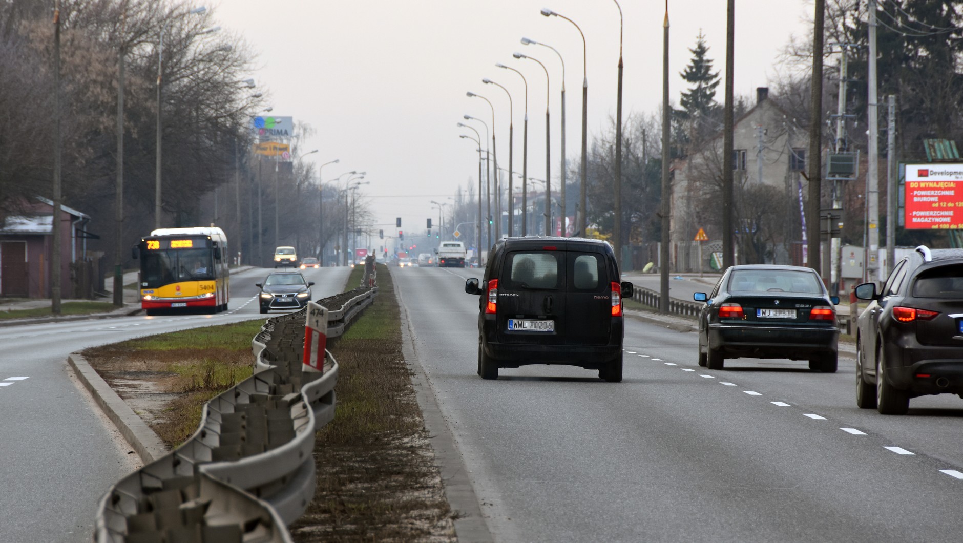 Dwie jezdnie, cztery pasy i ograniczenie do 50 km/h. Brzmi znajomo?