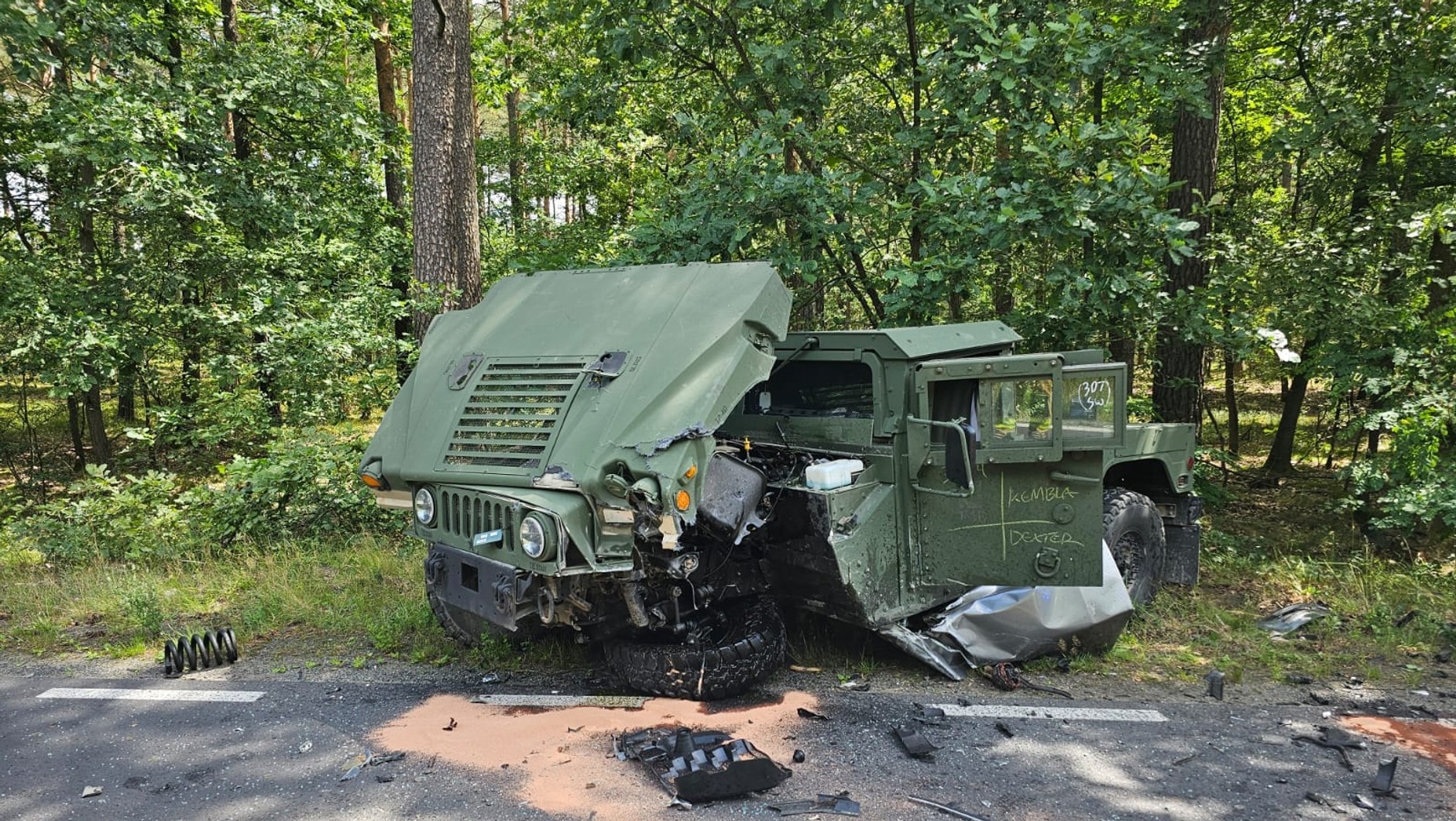 Uszkodzone Humvee amerykańskiej armii