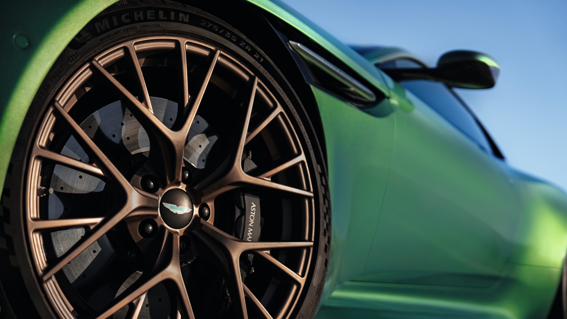 Aston Martin DB12