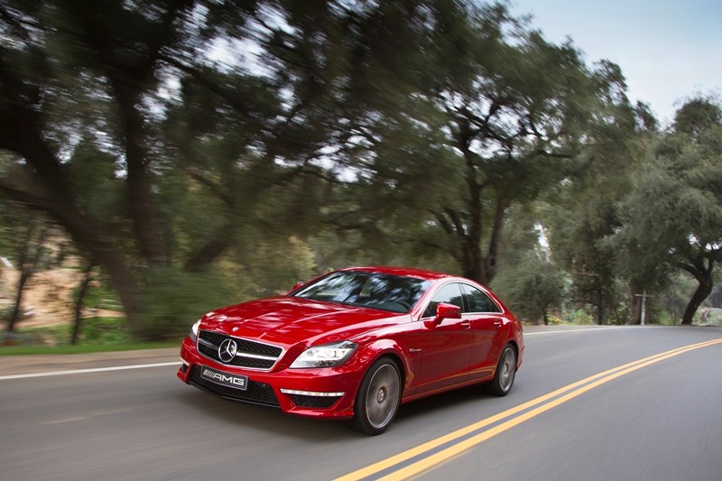 Mercedes CLS63 AMG ma rozdwojoną jaźń i świetnie wychodzi na zdjęciach